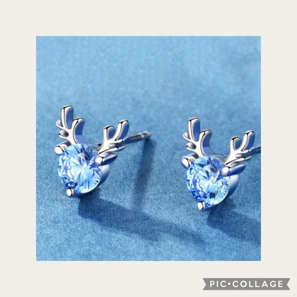 NEW Baby Blue Silver Deer Holiday Earrings - Picture 1 of 3